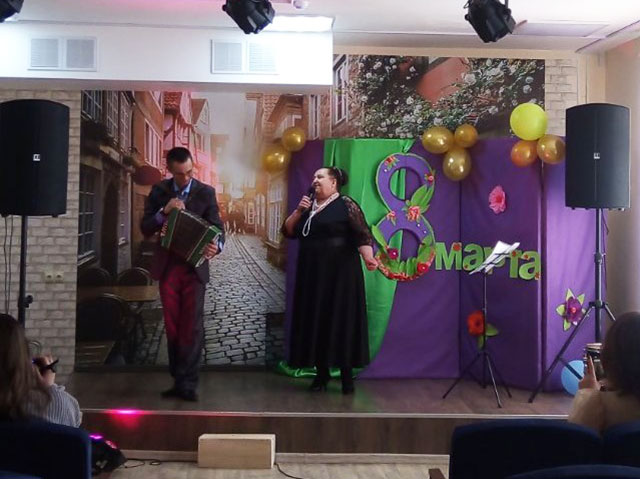 Darite zhenshchinam tsvety3