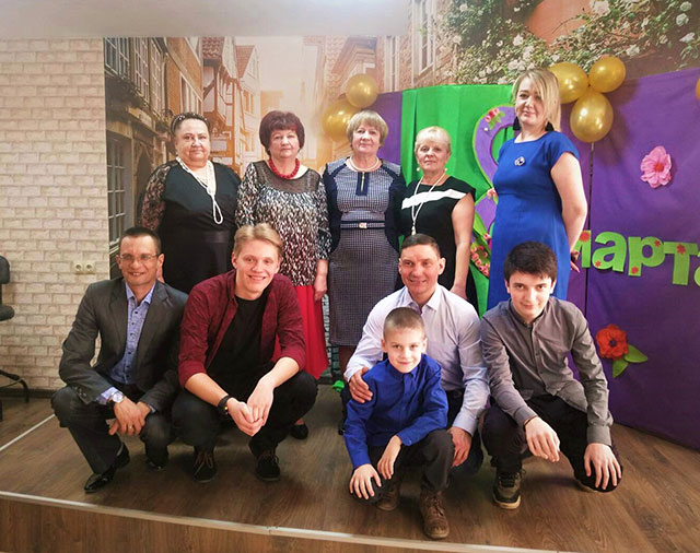 Darite zhenshchinam tsvety7