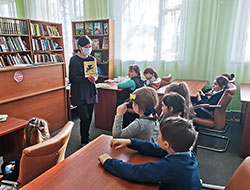 i zver i ptitsa na knizhnoy stranitse