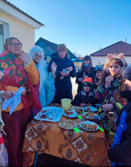 maslenitsa ugoshchay vsem blinochkov podavay3