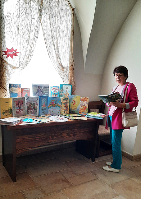 mom read on native mov1