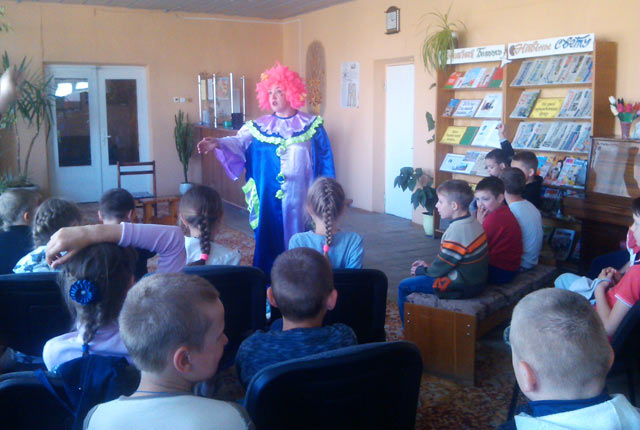 V bibliotekegoryachaya pora3