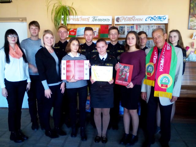 Za kem molodezh Komsomolu100.2