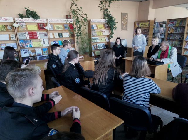 Za kem molodezh Komsomolu100.3