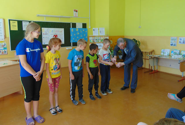 Kto vokrug zhivot chto vokrug rastot5