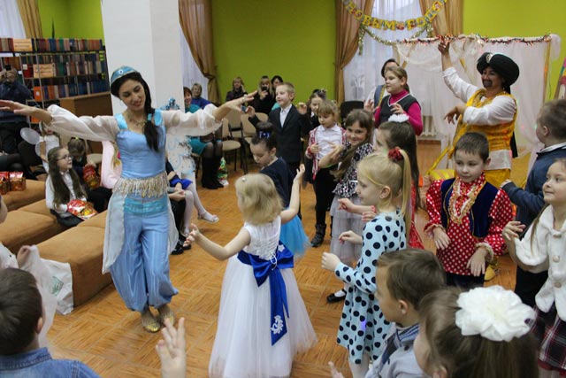 Novogodniy blagotvoritelnyy utrennik14