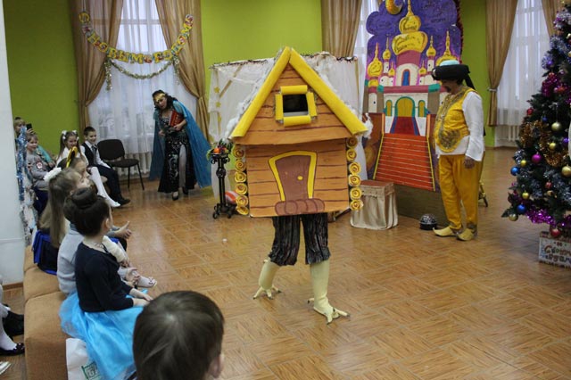 Novogodniy blagotvoritelnyy utrennik18