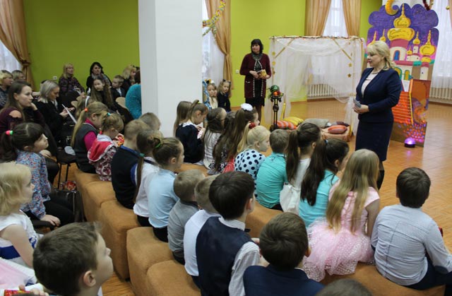 Novogodniy blagotvoritelnyy utrennik5