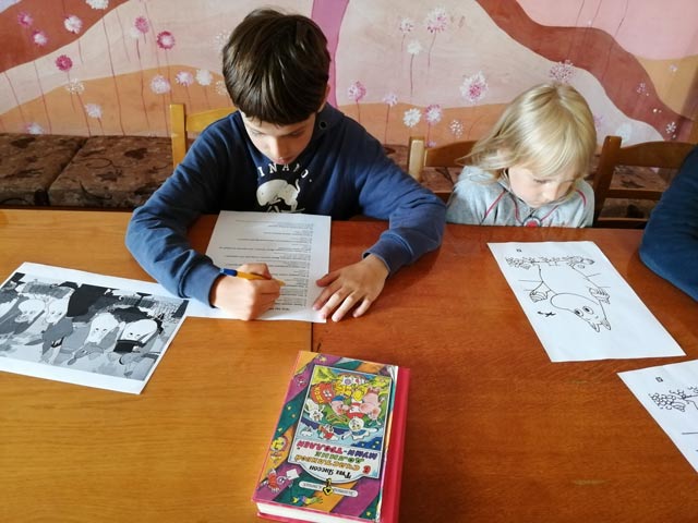 V gostyakh u mamy Mumi trolley3