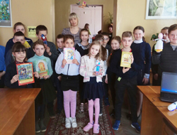 Veselitsya narodprazdnik Paskhi u vorot