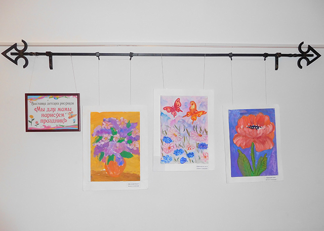 Vystavka risunkov My dlya mamy1