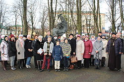 korotkevich miting u pamyatnika