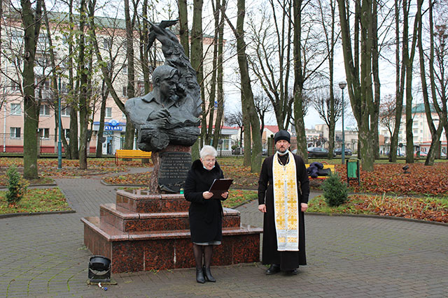 korotkevich miting u pamyatnika1