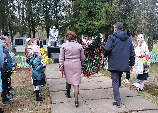 My budem chtit vash podvig vechno 1