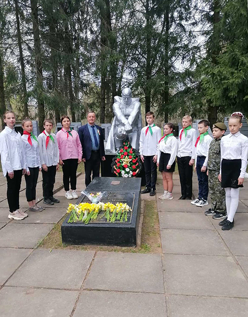 My budem chtit vash podvig vechno 3