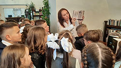 kazhdyy god zvonok vesolyy sobirayet vmeste nas