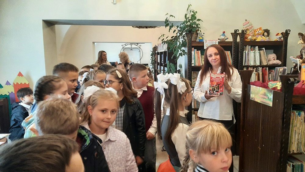 kazhdyy god zvonok vesolyy sobirayet vmeste nas4