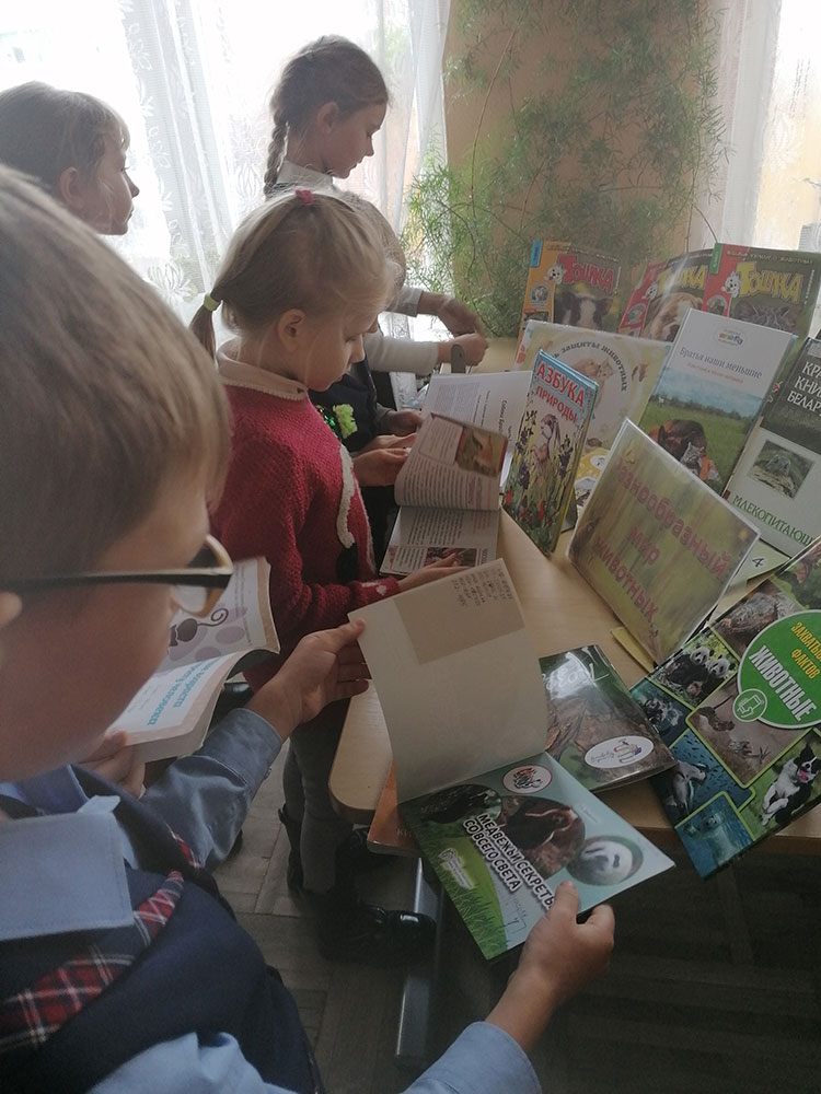 zveri i ptitsy na knizhnykh stranitsakh8