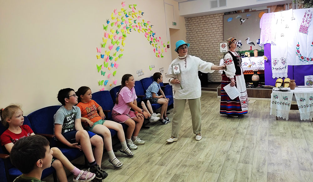 bielaruskaja chata ŭciechami bahata1