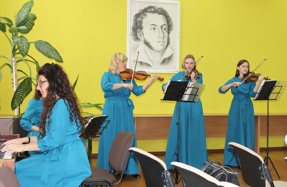 K 45 letiyu pamyatnogo znaka 7