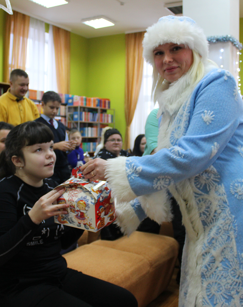 Blagotvoritelnyy utrennik Snezhnaya koroleva 4