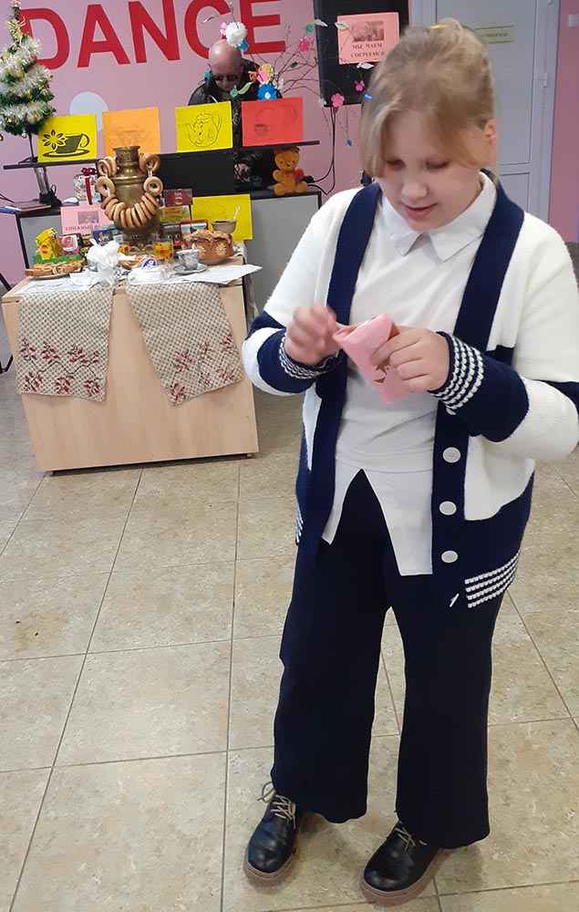 V gostyakh u Chaya 5