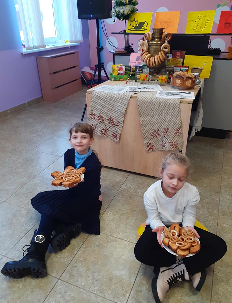 V gostyakh u Chaya 6