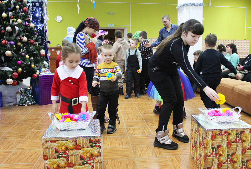 Blagotvoritelnyy utrennik Snezhnaya koroleva 12