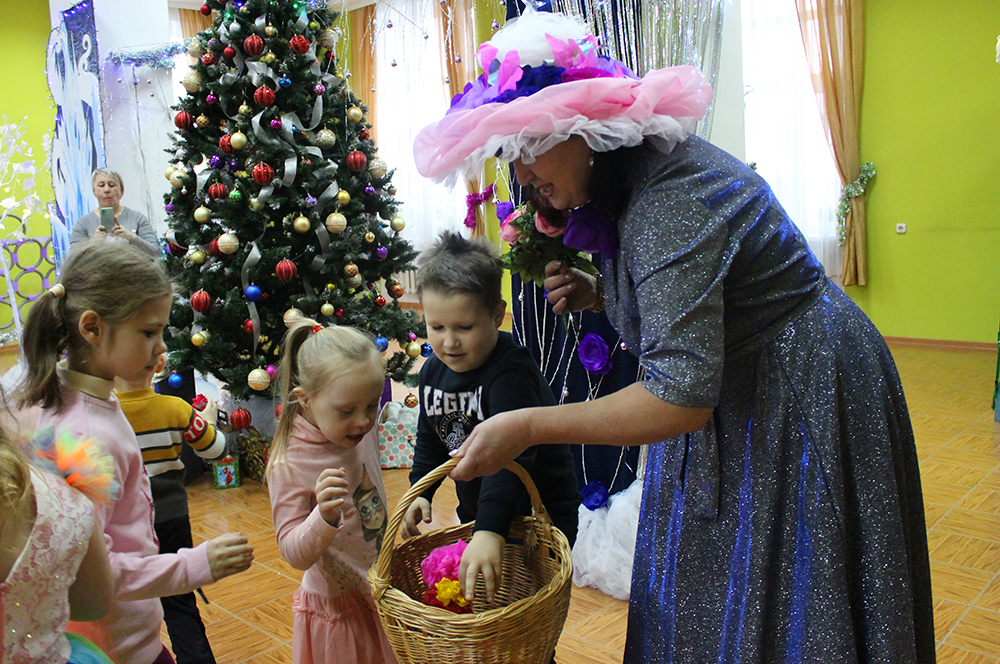 Blagotvoritelnyy utrennik Snezhnaya koroleva 13