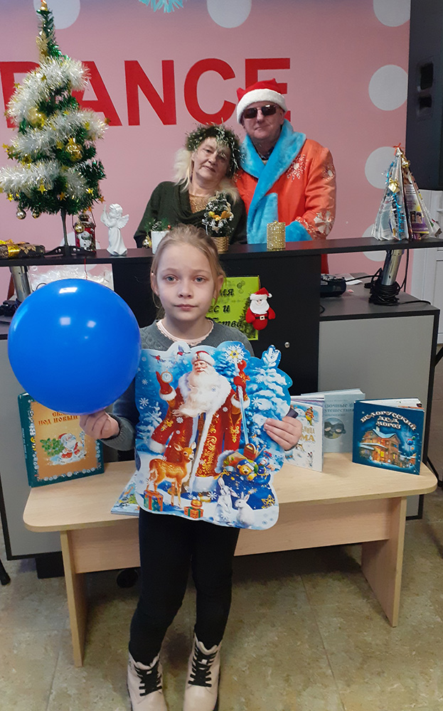 igrayut rebyatki v zimniye svyatki3