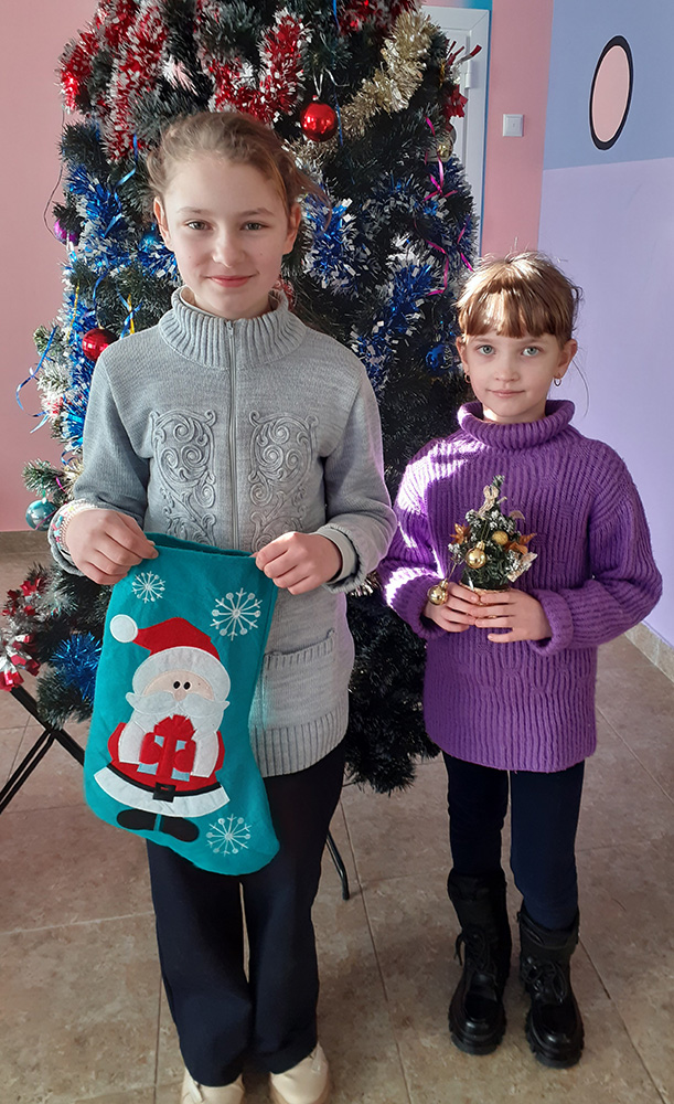 igrayut rebyatki v zimniye svyatki5