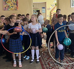 kanikuly pod knizhnym parusom