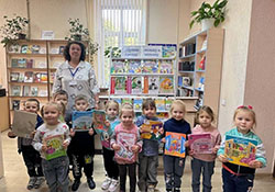 zdes knizhki vystroilis v ryad