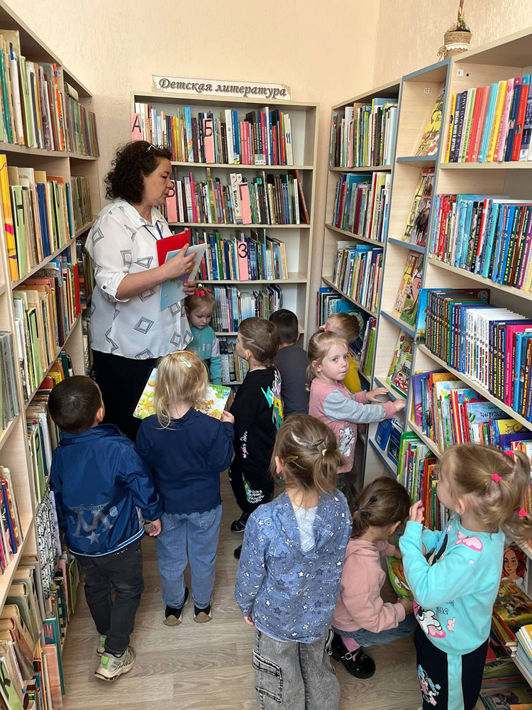 zdes knizhki vystroilis v ryad2