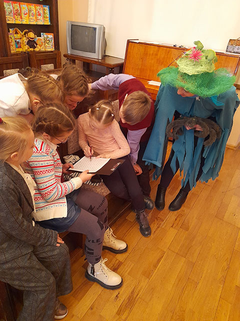 priklyucheniya knigovichka v biblioteke10