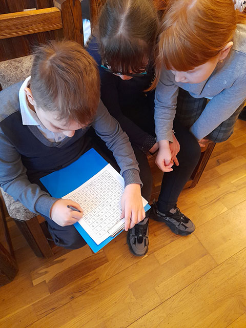 priklyucheniya knigovichka v biblioteke9