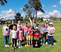 schaste solntse druzhba vot chto detyam nuzhno